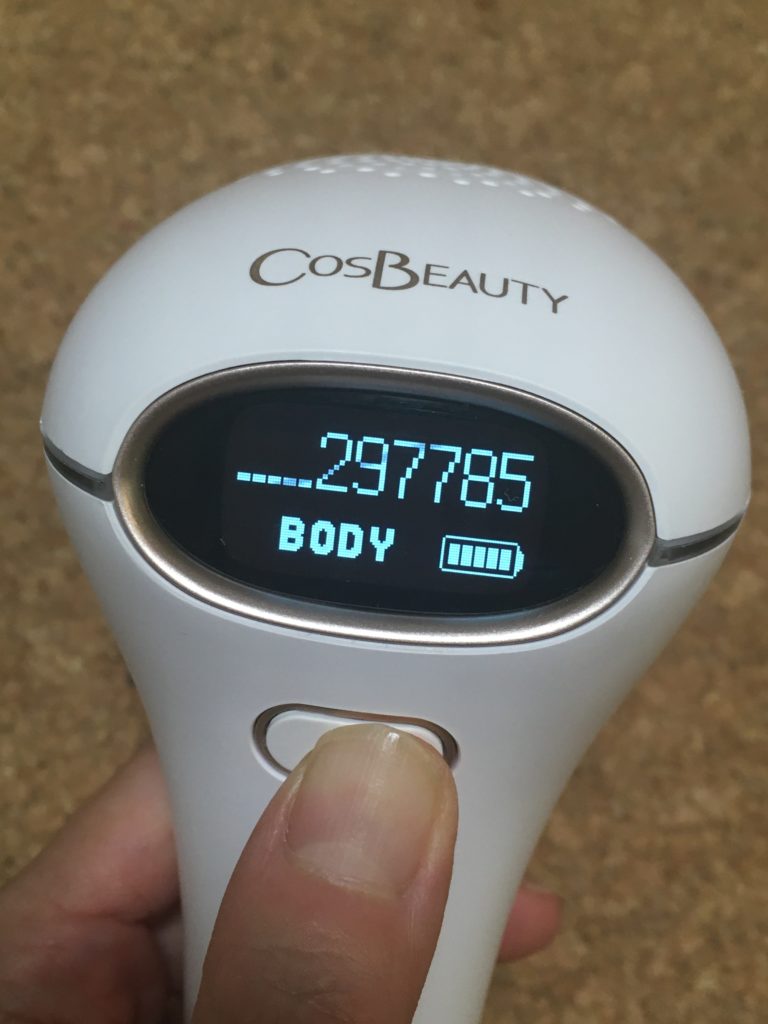 CosbeautyのJOY Version EXの残数と照射部位を表示する液晶モニタの写真